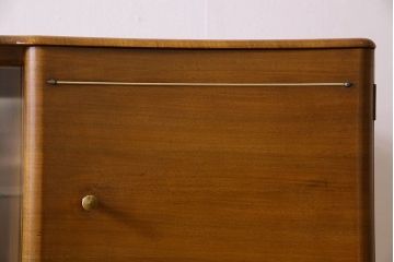 ヴィンテージ家具　イギリスビンテージ　バーチ材　温か味あるデザインのサイドボード(サイドキャビネット、収納棚)