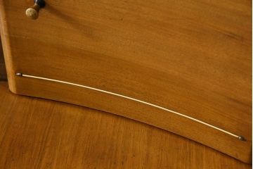 ヴィンテージ家具　イギリスビンテージ　バーチ材　温か味あるデザインのサイドボード(サイドキャビネット、収納棚)
