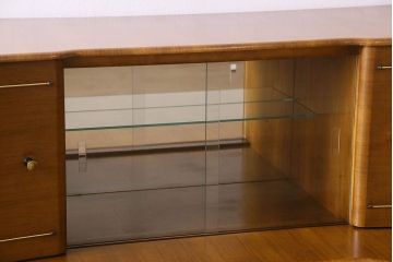 ヴィンテージ家具　イギリスビンテージ　バーチ材　温か味あるデザインのサイドボード(サイドキャビネット、収納棚)