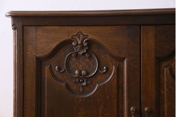 ヴィンテージ家具　フランスビンテージ　猫脚や彫刻が美しいテレビ収納棚(テレビ台、キャビネット)