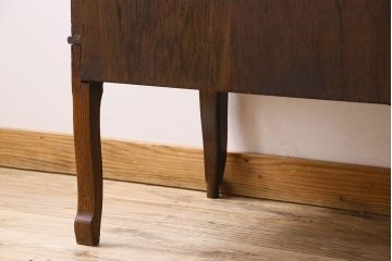 ヴィンテージ家具　フランスビンテージ　猫脚や彫刻が美しいテレビ収納棚(テレビ台、キャビネット)