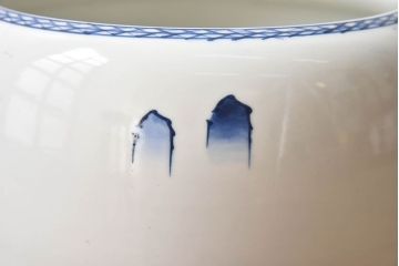 アンティーク雑貨　古民具・骨董　山水図で覆われたアンティーク瀬戸火鉢(鉢カバー)(2)