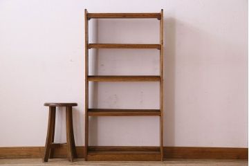 レトロ家具　昭和レトロ　古いラワン材の質感が味わい深い本棚(飾り棚、ディスプレイラック)