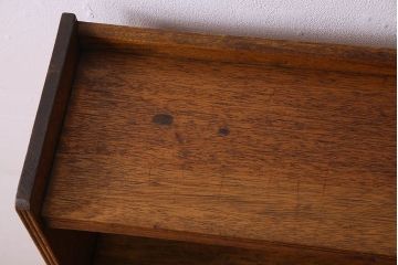 レトロ家具　昭和レトロ　古いラワン材の質感が味わい深い本棚(飾り棚、ディスプレイラック)