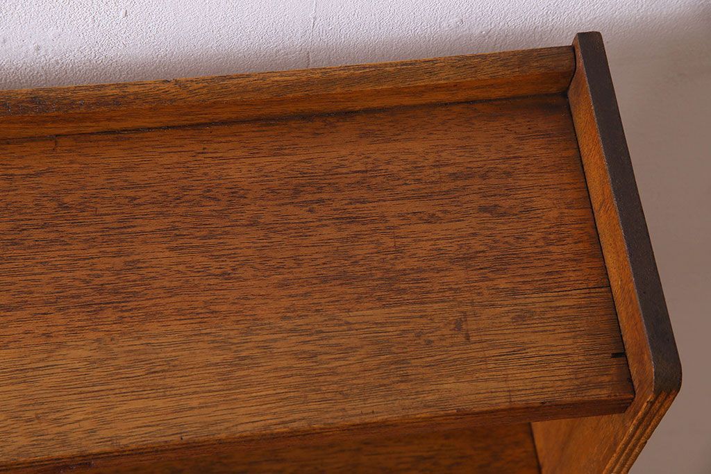 レトロ家具　昭和レトロ　古いラワン材の質感が味わい深い本棚(飾り棚、ディスプレイラック)