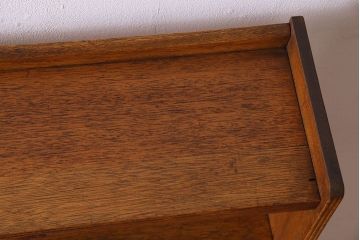 レトロ家具　昭和レトロ　古いラワン材の質感が味わい深い本棚(飾り棚、ディスプレイラック)