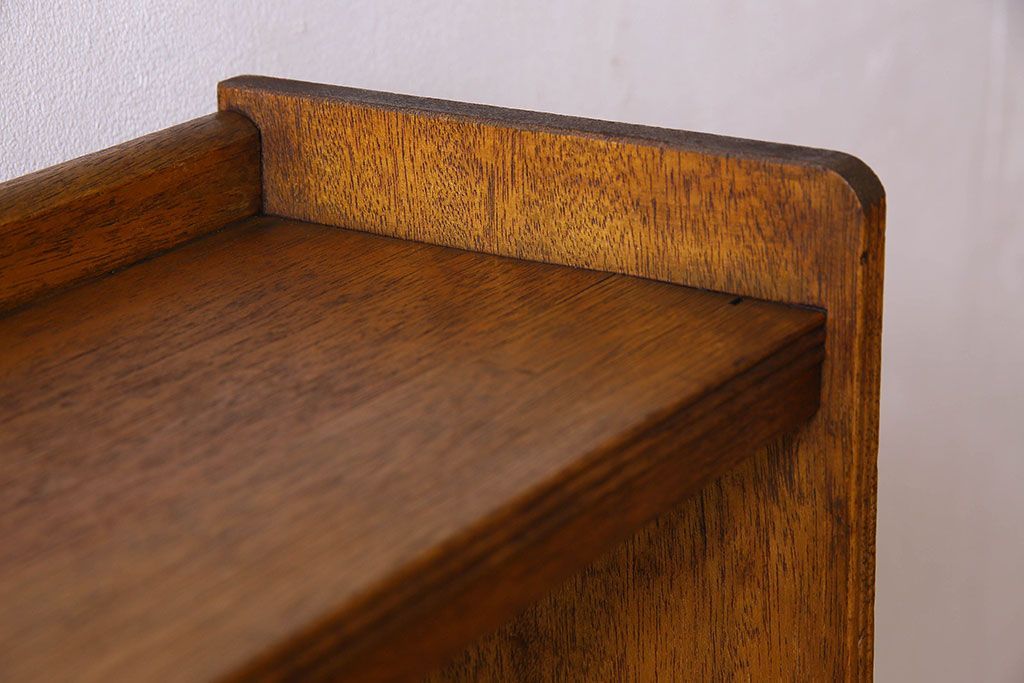 レトロ家具　昭和レトロ　古いラワン材の質感が味わい深い本棚(飾り棚、ディスプレイラック)