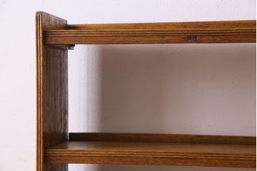 レトロ家具　昭和レトロ　古いラワン材の質感が味わい深い本棚(飾り棚、ディスプレイラック)