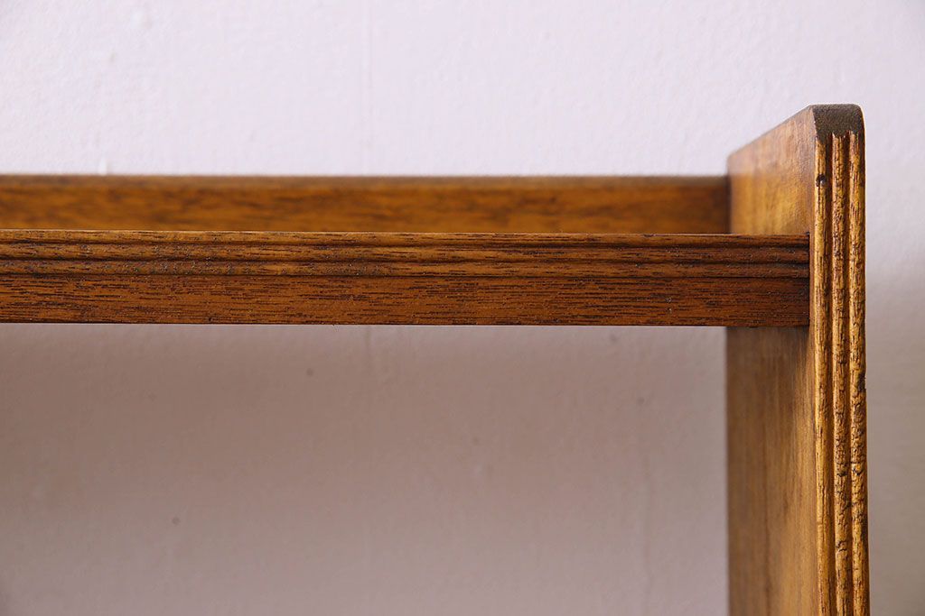 レトロ家具　昭和レトロ　古いラワン材の質感が味わい深い本棚(飾り棚、ディスプレイラック)