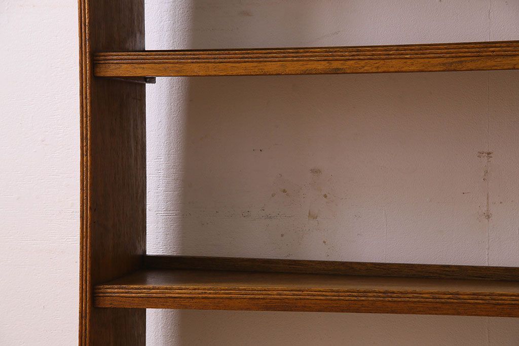 レトロ家具　昭和レトロ　古いラワン材の質感が味わい深い本棚(飾り棚、ディスプレイラック)