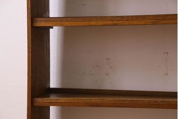 レトロ家具　昭和レトロ　古いラワン材の質感が味わい深い本棚(飾り棚、ディスプレイラック)