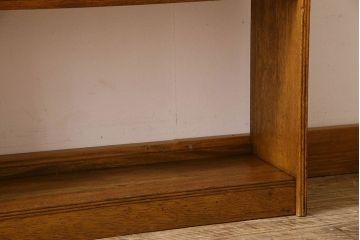 レトロ家具　昭和レトロ　古いラワン材の質感が味わい深い本棚(飾り棚、ディスプレイラック)