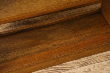 レトロ家具　昭和レトロ　古いラワン材の質感が味わい深い本棚(飾り棚、ディスプレイラック)