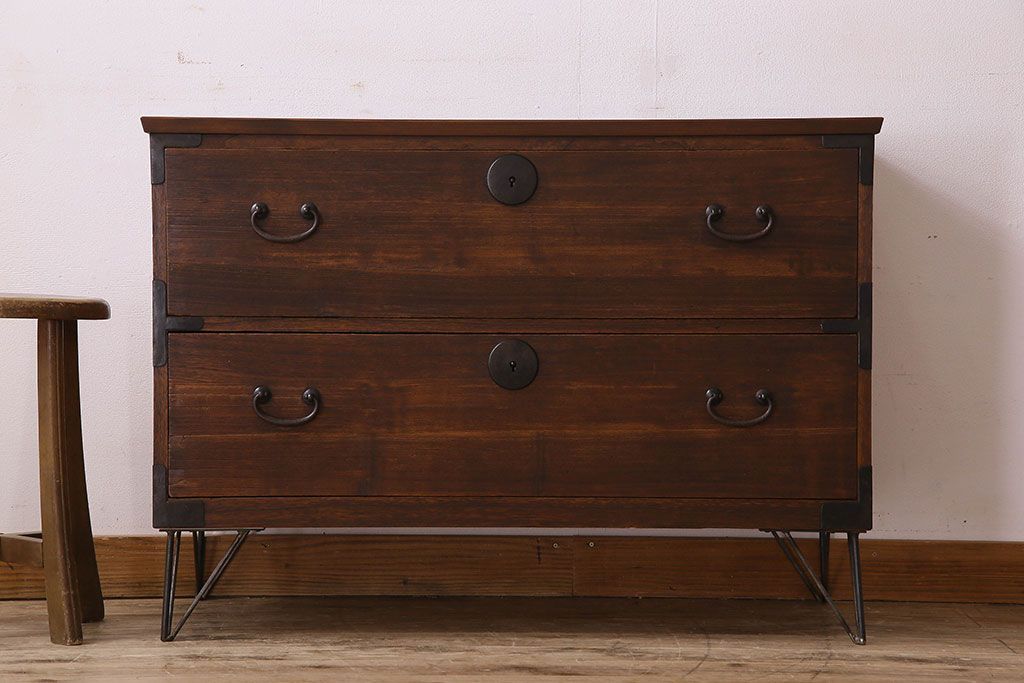 アンティーク家具　和製アンティーク　鉄脚付きの時代箪笥ローチェスト(ローボード、衣装箪笥、テレビ台)