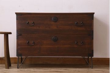 アンティーク家具　和製アンティーク　鉄脚付きの時代箪笥ローチェスト(ローボード、衣装箪笥、テレビ台)