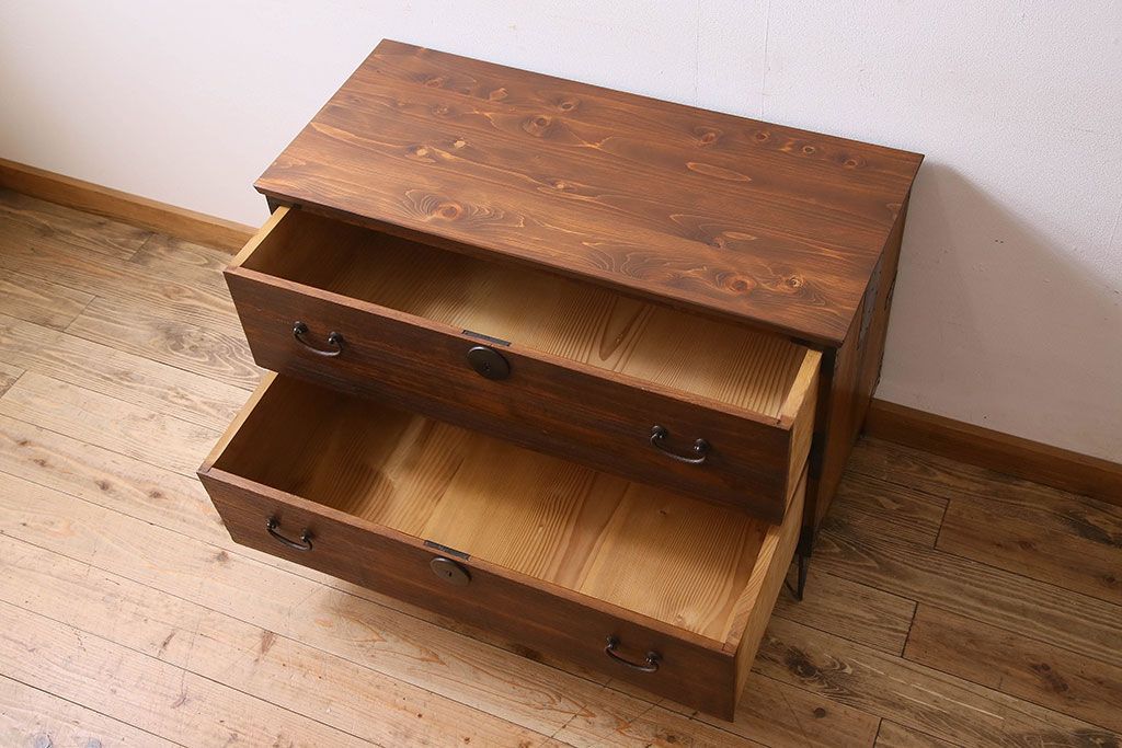 アンティーク家具　和製アンティーク　鉄脚付きの時代箪笥ローチェスト(ローボード、衣装箪笥、テレビ台)