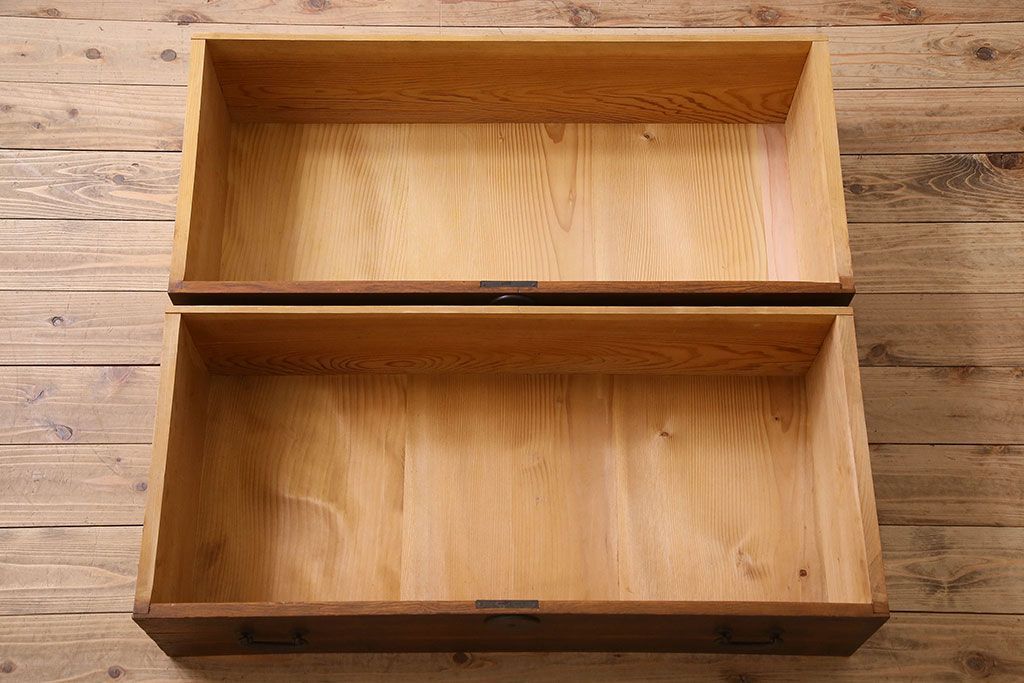 アンティーク家具　和製アンティーク　鉄脚付きの時代箪笥ローチェスト(ローボード、衣装箪笥、テレビ台)