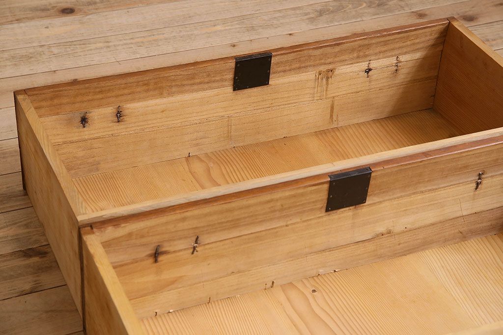 アンティーク家具　和製アンティーク　鉄脚付きの時代箪笥ローチェスト(ローボード、衣装箪笥、テレビ台)