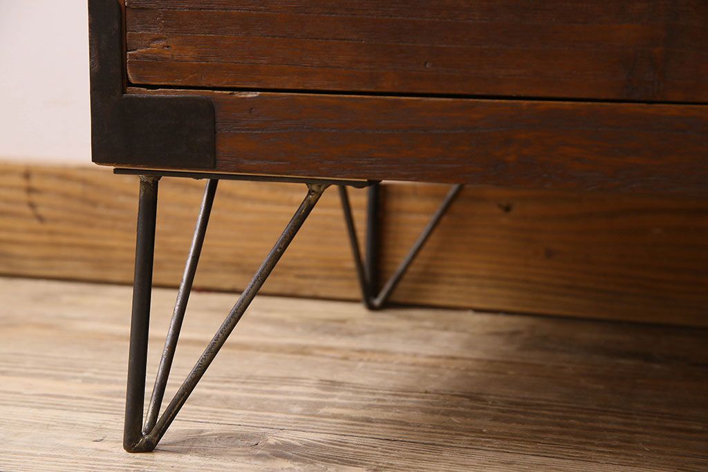 アンティーク家具　和製アンティーク　鉄脚付きの時代箪笥ローチェスト(ローボード、衣装箪笥、テレビ台)