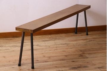 レトロ家具　昭和レトロ　ナラ材一枚板の重厚な鉄脚ベンチ(長椅子、アイアンベンチ)(1)