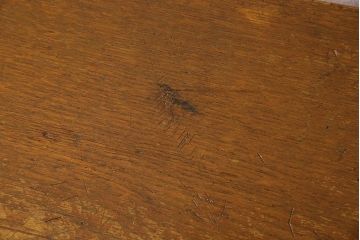 レトロ家具　昭和レトロ　ナラ材一枚板の重厚な鉄脚ベンチ(長椅子、アイアンベンチ)(1)