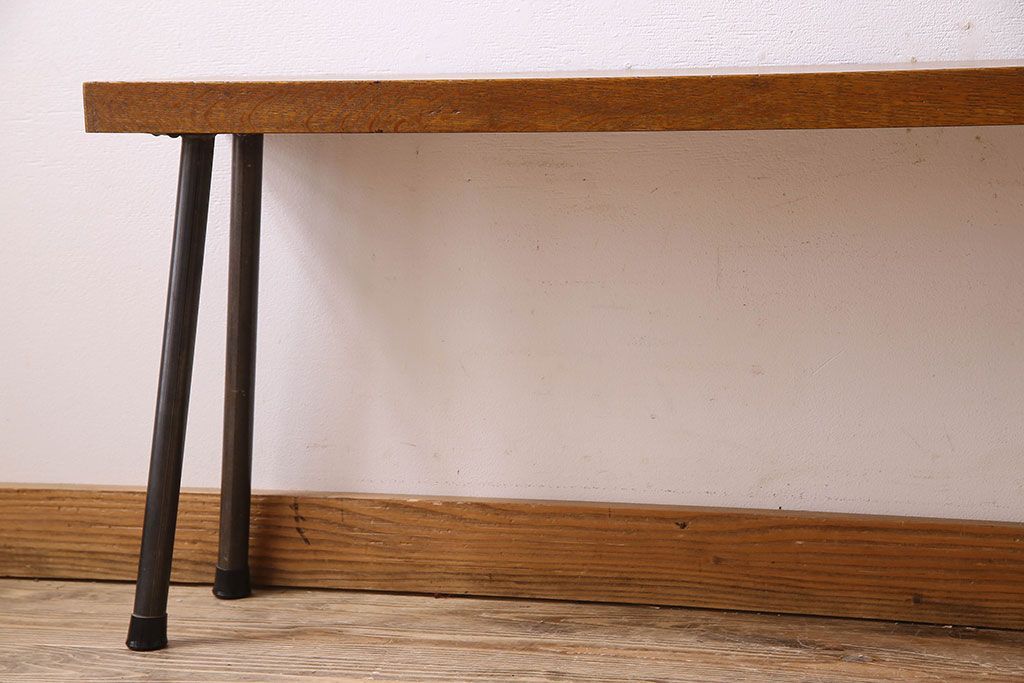レトロ家具　昭和レトロ　ナラ材一枚板の重厚な鉄脚ベンチ(長椅子、アイアンベンチ)(1)
