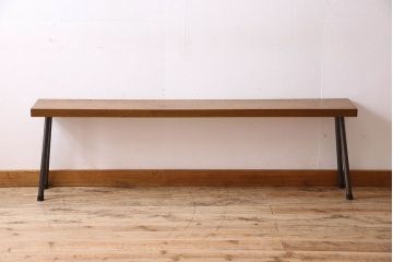 レトロ家具　昭和レトロ　ナラ材一枚板の重厚な鉄脚ベンチ(長椅子、アイアンベンチ)(1)