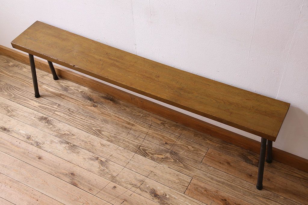 レトロ家具　昭和レトロ　ナラ材一枚板の重厚な鉄脚ベンチ(長椅子、アイアンベンチ)(2)