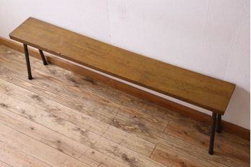 レトロ家具　昭和レトロ　ナラ材一枚板の重厚な鉄脚ベンチ(長椅子、アイアンベンチ)(2)