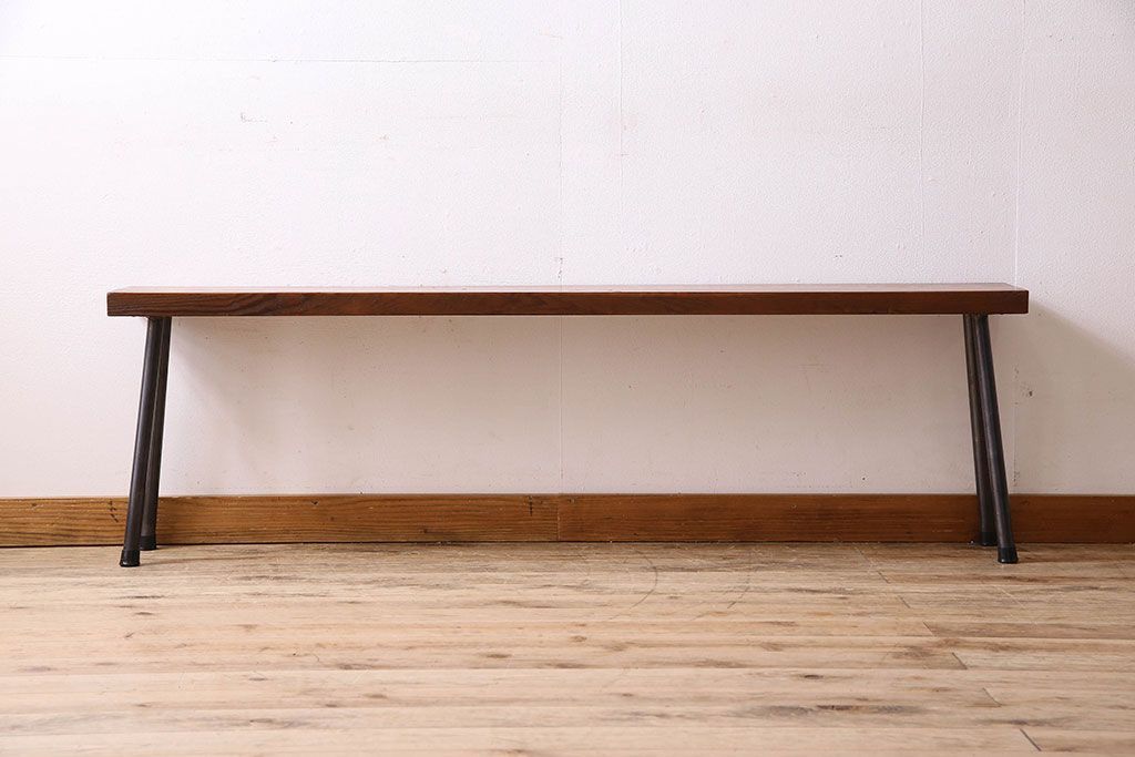 レトロ家具　昭和レトロ　古い松材の質感が味わい深い鉄脚ベンチ(長椅子、アイアンベンチ)