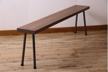 レトロ家具　昭和レトロ　古い松材の質感が味わい深い鉄脚ベンチ(長椅子、アイアンベンチ)