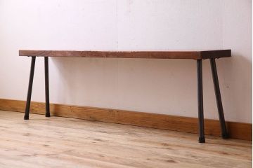 レトロ家具　昭和レトロ　古い松材の質感が味わい深い鉄脚ベンチ(長椅子、アイアンベンチ)
