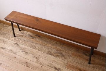 レトロ家具　昭和レトロ　古い松材の質感が味わい深い鉄脚ベンチ(長椅子、アイアンベンチ)