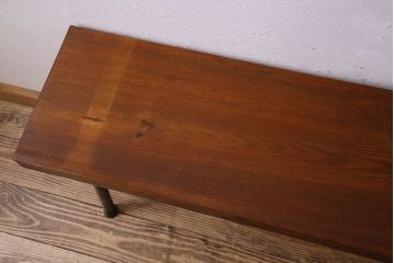 レトロ家具　昭和レトロ　古い松材の質感が味わい深い鉄脚ベンチ(長椅子、アイアンベンチ)