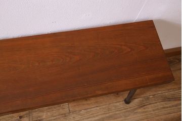 レトロ家具　昭和レトロ　古い松材の質感が味わい深い鉄脚ベンチ(長椅子、アイアンベンチ)