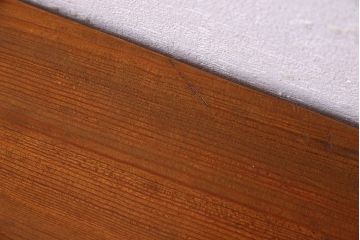 レトロ家具　昭和レトロ　古い松材の質感が味わい深い鉄脚ベンチ(長椅子、アイアンベンチ)