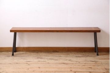 レトロ家具　昭和レトロ　古い松材の質感が味わい深い鉄脚ベンチ(長椅子、アイアンベンチ)