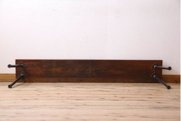 レトロ家具　昭和レトロ　古い松材の質感が味わい深い鉄脚ベンチ(長椅子、アイアンベンチ)