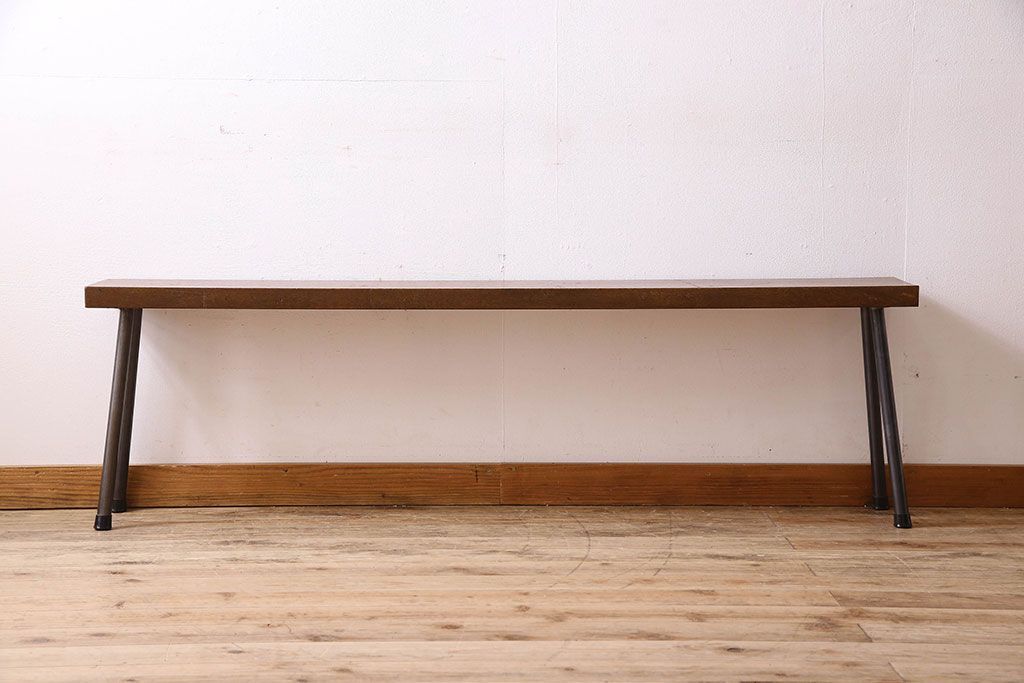 レトロ家具　昭和レトロ　ナラ材一枚板の重厚な鉄脚ベンチ(長椅子、アイアンベンチ)(3)