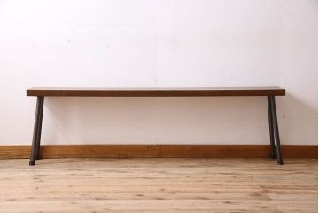 レトロ家具　昭和レトロ　ナラ材一枚板の重厚な鉄脚ベンチ(長椅子、アイアンベンチ)(3)