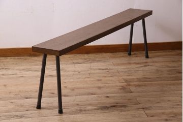 レトロ家具　昭和レトロ　ナラ材一枚板の重厚な鉄脚ベンチ(長椅子、アイアンベンチ)(3)