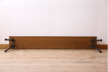 レトロ家具　昭和レトロ　ナラ材一枚板の重厚な鉄脚ベンチ(長椅子、アイアンベンチ)(3)