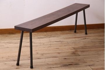 レトロ家具　昭和レトロ　ナラ材一枚板 古材の質感が味わい深い鉄脚ベンチ(長椅子、アイアンベンチ)(2)