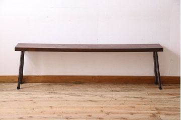 レトロ家具　昭和レトロ　ナラ材一枚板 古材の質感が味わい深い鉄脚ベンチ(長椅子、アイアンベンチ)(2)