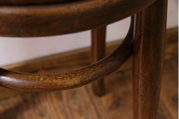 アンティーク家具　イギリスアンティーク　落ち着いた色合いが素敵なベントウッドスツール(クッションチェア、椅子、丸イス)