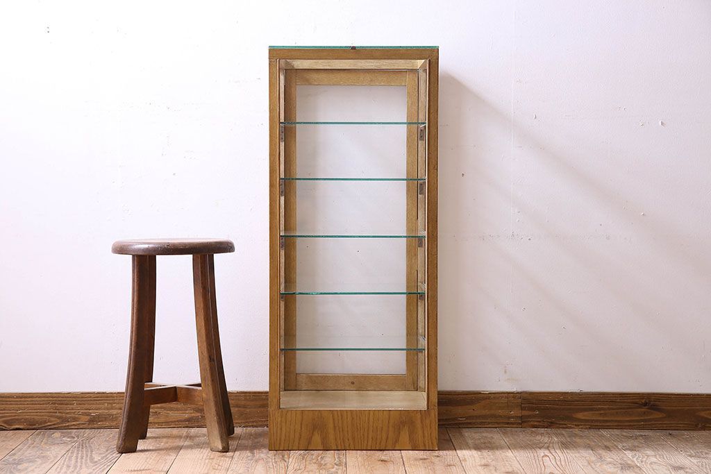 レトロ家具　昭和レトロ　4面ガラスの小振りなガラスケース(ショーケース、収納棚、陳列棚)