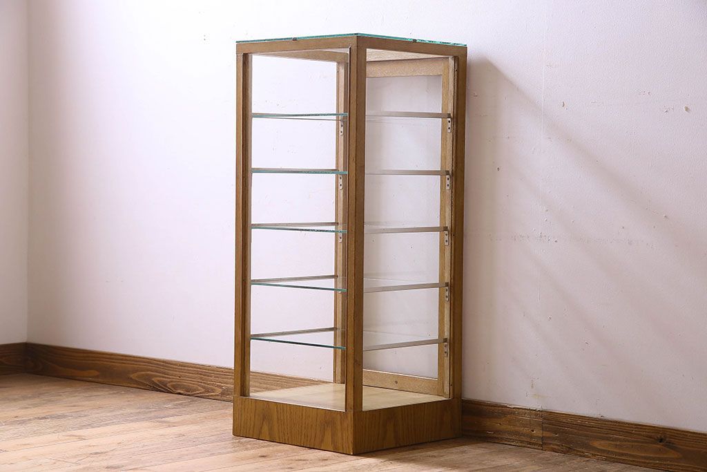 レトロ家具　昭和レトロ　4面ガラスの小振りなガラスケース(ショーケース、収納棚、陳列棚)
