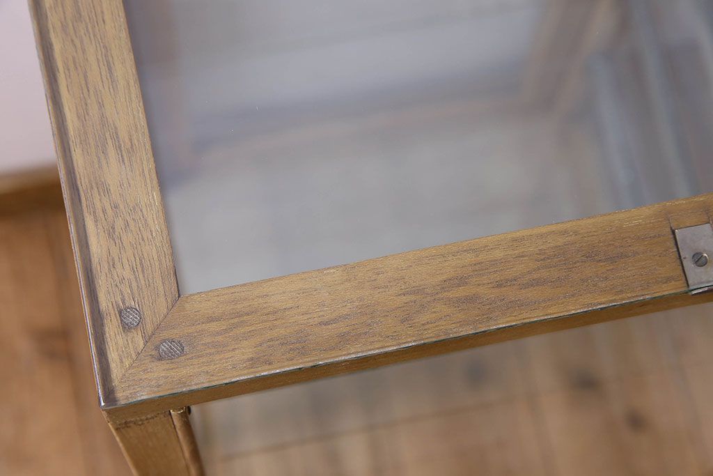 レトロ家具　昭和レトロ　4面ガラスの小振りなガラスケース(ショーケース、収納棚、陳列棚)