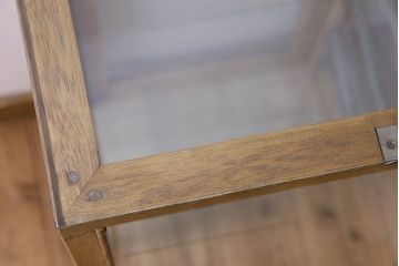 レトロ家具　昭和レトロ　4面ガラスの小振りなガラスケース(ショーケース、収納棚、陳列棚)