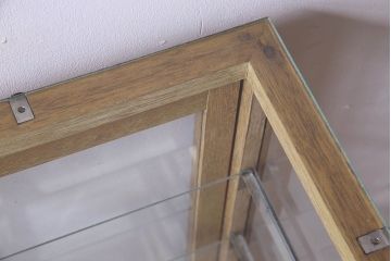 レトロ家具　昭和レトロ　4面ガラスの小振りなガラスケース(ショーケース、収納棚、陳列棚)